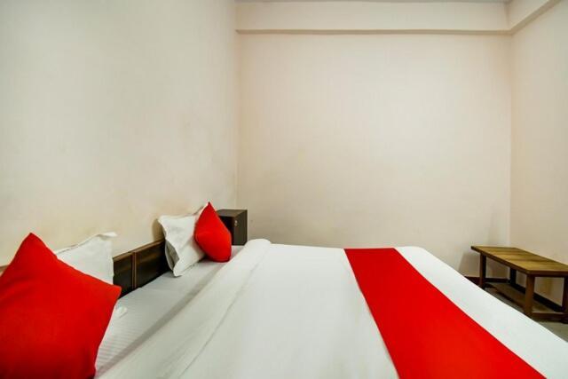 Oyo Hotel Radhe Krishna Marriage Hall Lakhnaú Exteriér fotografie