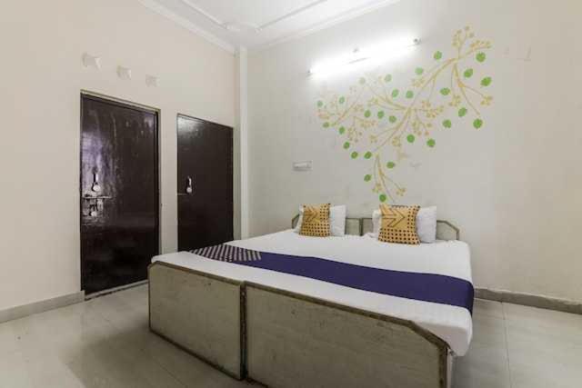 Oyo Hotel Radhe Krishna Marriage Hall Lakhnaú Exteriér fotografie