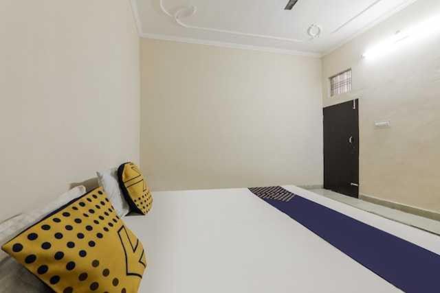 Oyo Hotel Radhe Krishna Marriage Hall Lakhnaú Exteriér fotografie
